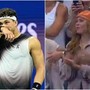Shelton batte Alcaraz agli Us Open, festeggia e poi... 'dimentica' la fidanzata Trinity Rodman