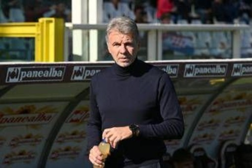 Genoa-Torino, caos arbitrale: Baroni chiede un rigore, poi viene espulso Ilkhan Genoa-Torino, caos arbitrale: Baroni chiede un rigore, poi viene espulso Ilkhan