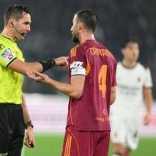 Bartesaghi tocca di mano, arbitro assegna rigore: proteste in Roma-Milan Bartesaghi tocca di mano, arbitro assegna rigore: proteste in Roma-Milan