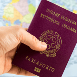 Non capisce l'italiano, il sindaco 'congela' la consegna della cittadinanza