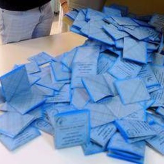 Sondaggio politico, Fratelli d'Italia stabile e Pd cala. M5S cresce