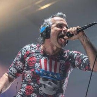 Pelù e lo show denuncia al Concertone primo maggio: "Mussolini traditore morto sul lavoro" Pelù e lo show denuncia al Concertone primo maggio: "Mussolini traditore morto sul lavoro"