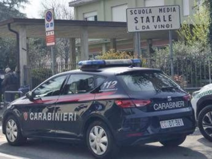 Trescore Balneario, professoressa accoltellata da 13enne: l'aggressione in diretta social e con la maglia 'vendetta' Trescore Balneario, professoressa accoltellata da 13enne: l'aggressione in diretta social e con la maglia 'vendetta'