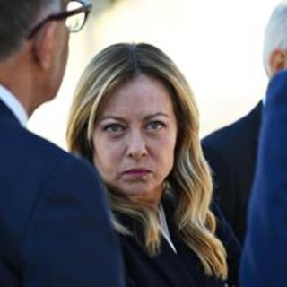 Meloni a Bonaccini: "Italiani votano a destra perché hanno studiato poco? Noi non chiediamo titoli, li rispettiamo" Meloni a Bonaccini: "Italiani votano a destra perché hanno studiato poco? Noi non chiediamo titoli, li rispettiamo"