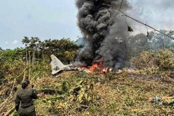 Colombia, precipita aereo militare da trasporto: 80 morti