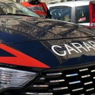 Litiga con la fidanzata, poi accoltella il padre di lei che prova a difenderla: 22enne arrestato a Piombino