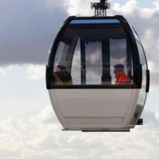 Paura in Francia, cabina funivia urta una gru a Alpe d'Huez: 23 feriti