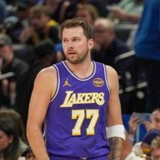 Lakers venduti per 12 miliardi: Joshua Kushner tra i proprietari, Trump 'sbarca' nella Nba