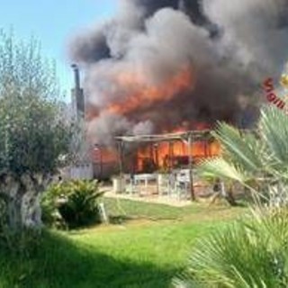 Incendio in uno stabilimento di Maccarese: in fiamme la 'Rambla Beach'