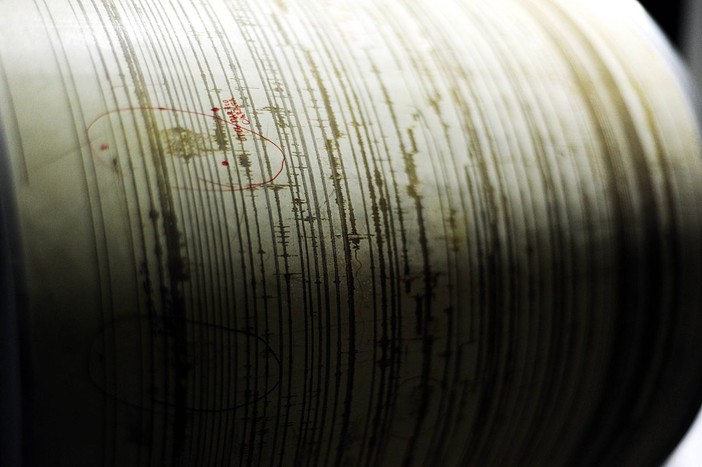 Forte scossa di terremoto a Napoli, magnitudo 4.7 Forte scossa di terremoto a Napoli, magnitudo 4.7