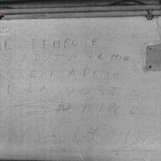 A Napoli arrestato 44enne per maltrattamenti all'ex moglie, sul muro aveva scritto: "Il tempo è scaduto vi uccido" A Napoli arrestato 44enne per maltrattamenti all'ex moglie, sul muro aveva scritto: "Il tempo è scaduto vi uccido"