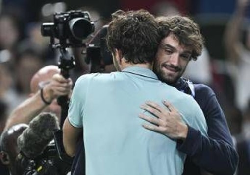 Vacherot trionfa a sorpresa e conquista Atp Shanghai, battuto il cugino Rinderknech Vacherot trionfa a sorpresa e conquista Atp Shanghai, battuto il cugino Rinderknech
