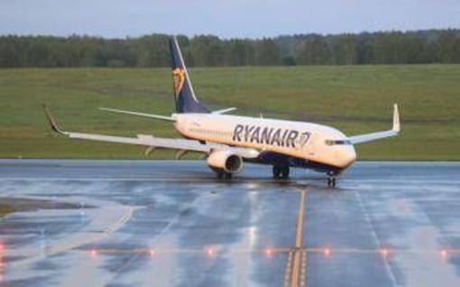 Passeggero ubriaco su un volo Ryanair, l'aereo è costretto a un atterraggio di emergenza Passeggero ubriaco su un volo Ryanair, l'aereo è costretto a un atterraggio di emergenza