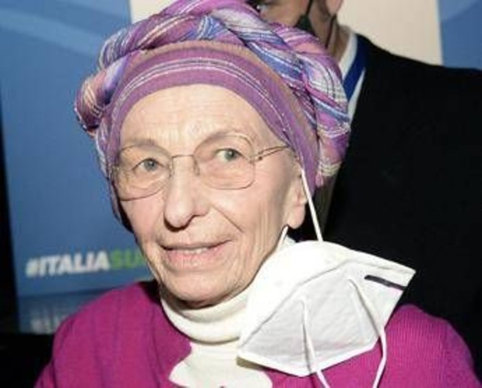 Malore per Emma Bonino, ricoverata a Roma in terapia intensiva: è vigile Malore per Emma Bonino, ricoverata a Roma in terapia intensiva: è vigile
