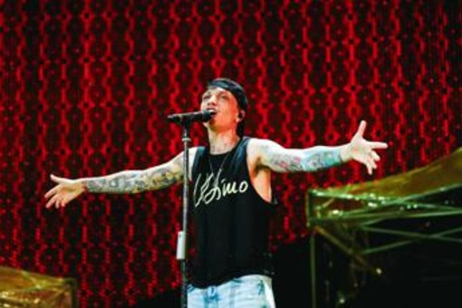 Prima si sposa poi va al concerto di Ultimo a Tor Vergata (senza marito): "Ho realizzato il mio sogno" Prima si sposa poi va al concerto di Ultimo a Tor Vergata (senza marito): "Ho realizzato il mio sogno"