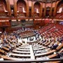 Fa troppo freddo alla Camera, la richiesta: "Meno aria ghiacciata" Fa troppo freddo alla Camera, la richiesta: "Meno aria ghiacciata"
