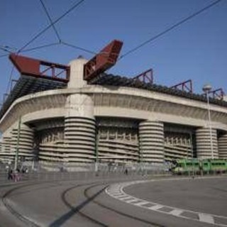 Tifosa norvegese denuncia molestie nei bagni di San Siro: indagato un addetto alle pulizie Tifosa norvegese denuncia molestie nei bagni di San Siro: indagato un addetto alle pulizie