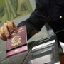 Migranti, scontro Italia-Spagna. Roma respinge ultimatum, Madrid ripristina controlli