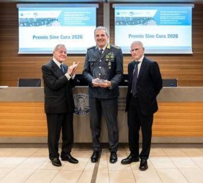 Università Campus Bio-Medico Roma, premio Sine Cura al generale Andrea De Gennaro Università Campus Bio-Medico Roma, premio Sine Cura al generale Andrea De Gennaro