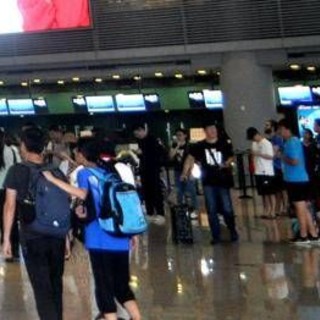 Taiwan, media: "Attacco con coltello e fumogeni in metro Taipei, due morti e 5 feriti" Taiwan, media: "Attacco con coltello e fumogeni in metro Taipei, due morti e 5 feriti"