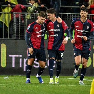 Il Cagliari vince ancora, Verona travolto 4-0