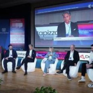 Linguaggi, strumenti e trasformazioni al centro del Forum It & Intelligence Linguaggi, strumenti e trasformazioni al centro del Forum It & Intelligence