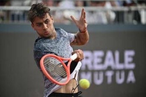 Cobolli, beffa agli Internazionali: nel game decisivo suona... l'inno della Lazio Cobolli, beffa agli Internazionali: nel game decisivo suona... l'inno della Lazio