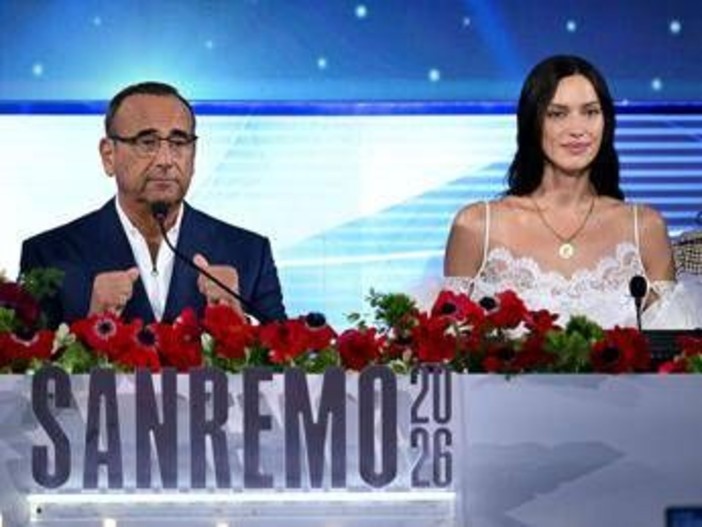 Sanremo 2026, ironia Conti su ascolti: "Sembra estate, capisco perché si abbassi platea tv..." Sanremo 2026, ironia Conti su ascolti: "Sembra estate, capisco perché si abbassi platea tv..."