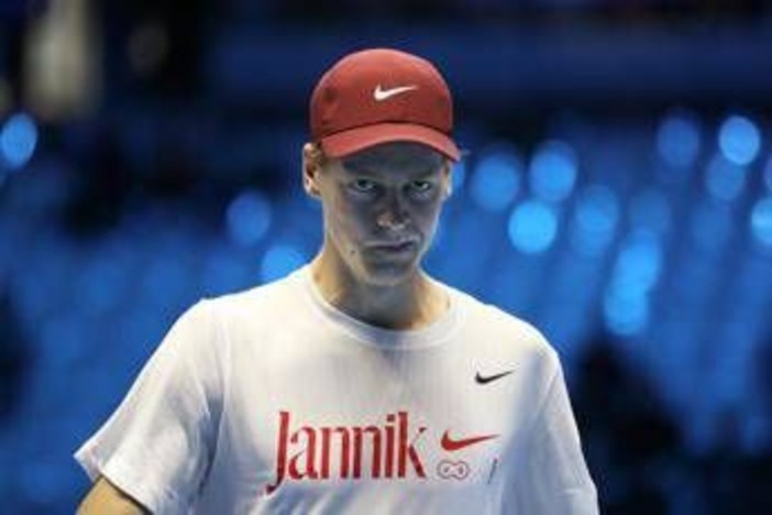 Sinner si allena dopo le vacanze: Jannik in campo a Dubai Sinner si allena dopo le vacanze: Jannik in campo a Dubai