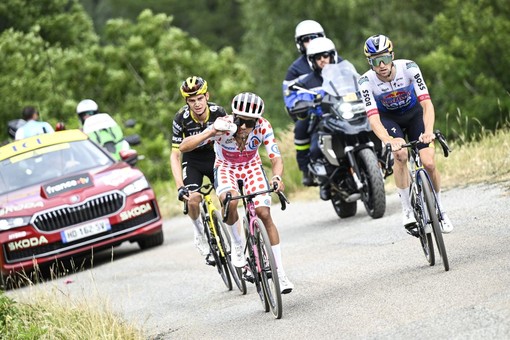 Impresa Carapaz nella 20^ tappa, Pogacar ipoteca il suo quinto Tour Impresa Carapaz nella 20^ tappa, Pogacar ipoteca il suo quinto Tour