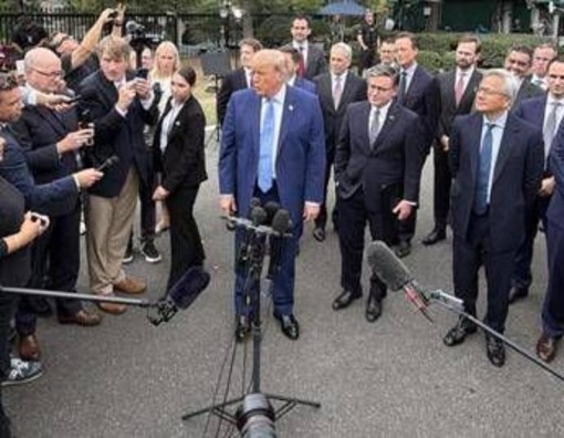 "L'IA è la cosa più grande che ci sia", Trump accelera e la ribattezza Super intelligenza
