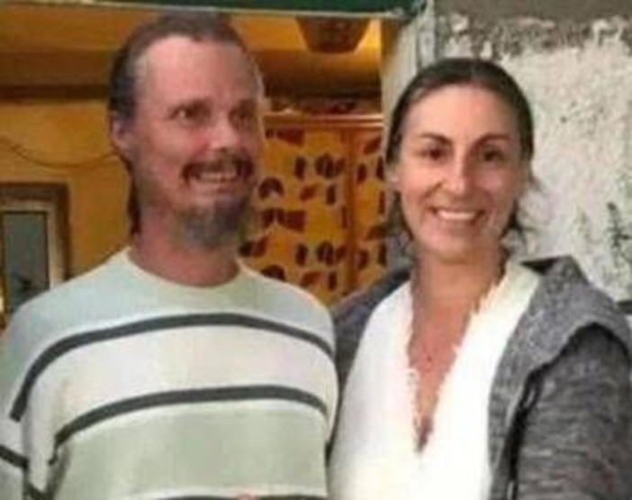 Famiglia nel bosco, il padre dei bambini: "Accetteremo le regole italiane" Famiglia nel bosco, il padre dei bambini: "Accetteremo le regole italiane"