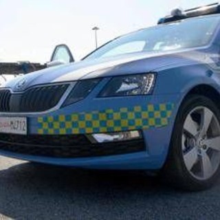 Incidente A1, camion invade carreggiata: tratto chiuso e traffico in tilt Incidente A1, camion invade carreggiata: tratto chiuso e traffico in tilt