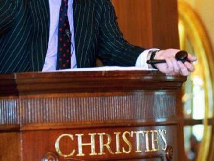 L'uovo Fabergé batte il record, venduto all'asta per 26 milioni di euro