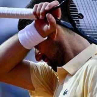 Djokovic 'nervoso' agli Internazionali: il gesto... verso il cielo Djokovic 'nervoso' agli Internazionali: il gesto... verso il cielo