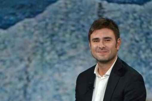 Alessandro Di Battista, rientro in Italia rinviato: l'annuncio sui social Alessandro Di Battista, rientro in Italia rinviato: l'annuncio sui social
