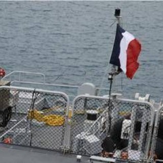 Francia intercetta petroliera russa al largo dell'Atlantico. Cremlino: "Atto di pirateria" Francia intercetta petroliera russa al largo dell'Atlantico. Cremlino: "Atto di pirateria"