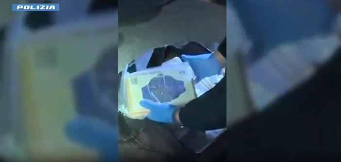 Maxi sequestro di droga a Catania, intercettati 90 chili di cocaina Maxi sequestro di droga a Catania, intercettati 90 chili di cocaina