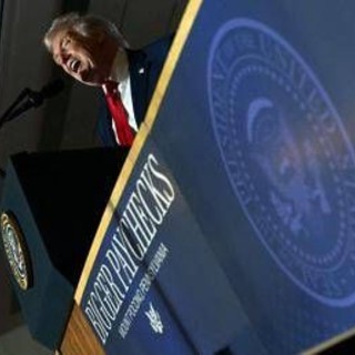 Trump in Pennsylvania, la battaglia per la riconquista del voto: "Dazi vi renderanno più ricchi" Trump in Pennsylvania, la battaglia per la riconquista del voto: "Dazi vi renderanno più ricchi"