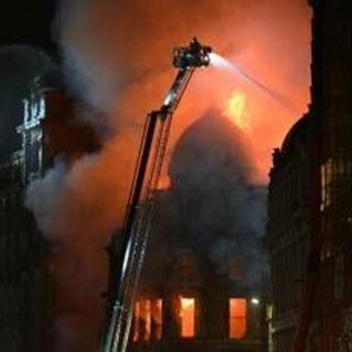 Scozia, enorme incendio a Glasgow: chiude stazione ferroviaria