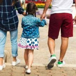 Famiglia Italia, Censis: meno figli e matrimoni, cresce l’età delle madri e le famiglie single Famiglia Italia, Censis: meno figli e matrimoni, cresce l’età delle madri e le famiglie single