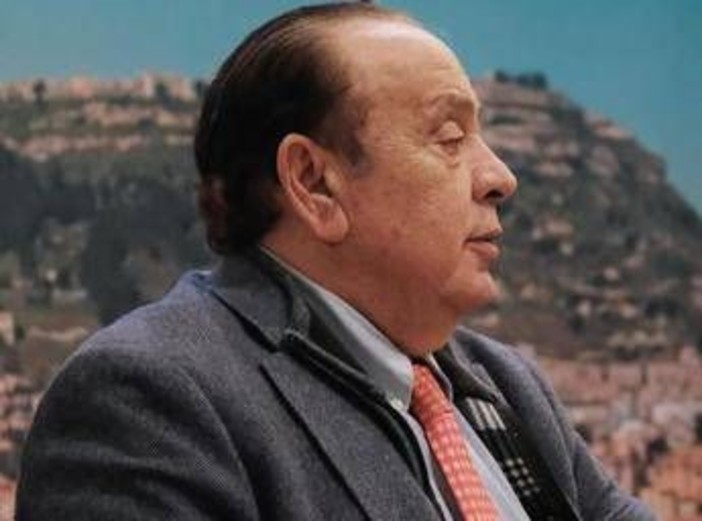 Vladimiro Crisafulli è il nuovo sindaco di Enna, vince senza il simbolo del Pd Vladimiro Crisafulli è il nuovo sindaco di Enna, vince senza il simbolo del Pd