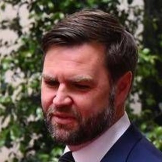 Magia hockey a Milano Cortina, arriva J.D Vance in Tribuna e gli Stati Uniti segnano