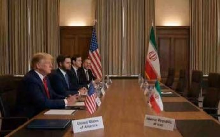 "Dov'è l'Iran?", Trump e i negoziati flop: Teheran sfotte con video AI