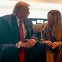 G7, Trump: "Meloni mi ha implorato di fare foto con lei, mi ha fatto pena" G7, Trump: "Meloni mi ha implorato di fare foto con lei, mi ha fatto pena"