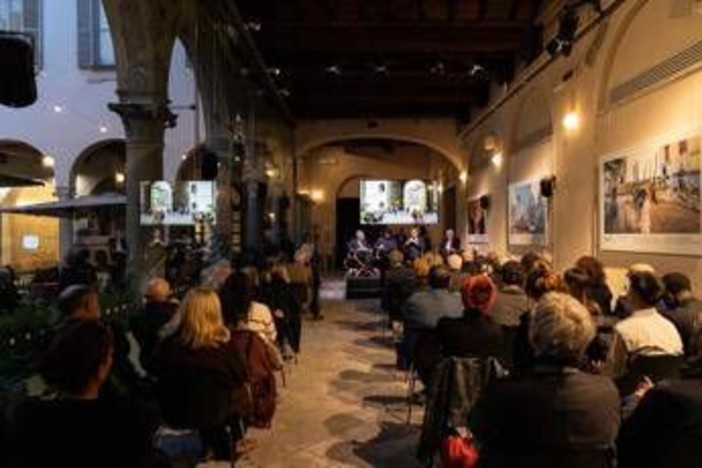 Solidarietà, Fondazione Banco dell’energia celebra i 10 anni con un volume fotografico Solidarietà, Fondazione Banco dell’energia celebra i 10 anni con un volume fotografico