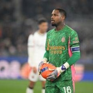 Maignan, furia per rigore assegnato alla Roma: "Bartesaghi deve tagliarsi il braccio?" Maignan, furia per rigore assegnato alla Roma: "Bartesaghi deve tagliarsi il braccio?"