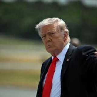 Dazi, ultimatum di Trump all'Ue: "Rispetti accordo entro 4 luglio o tariffe aumentano" Dazi, ultimatum di Trump all'Ue: "Rispetti accordo entro 4 luglio o tariffe aumentano"
