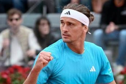 Zverev, ristorante non lo riconosce e... non lo fa entrare: "Non hai prenotato" Zverev, ristorante non lo riconosce e... non lo fa entrare: "Non hai prenotato"
