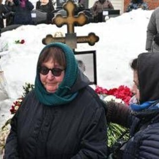 La madre di Navalny chiede giustizia: "Sapevamo che era stato assassinato" La madre di Navalny chiede giustizia: "Sapevamo che era stato assassinato"